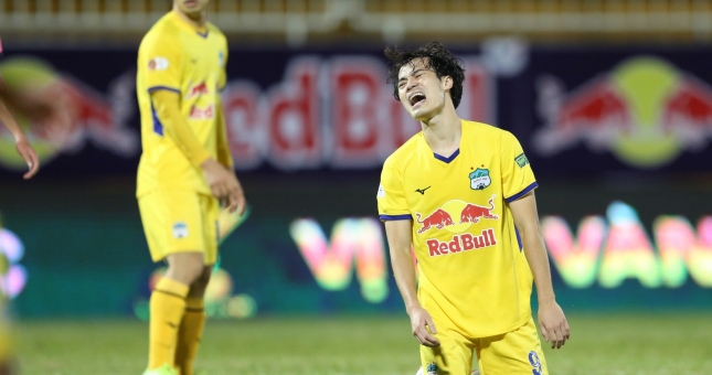 NÓNG: HLV Kiatisak đột ngột báo tin dữ, HAGL gặp 'tổn thất nghiêm trọng'