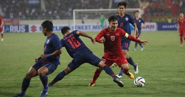 Giữa nhiều bàn tán, HLV Việt Nam bất ngờ 'so sánh' Quang Hải với cầu thủ Lào