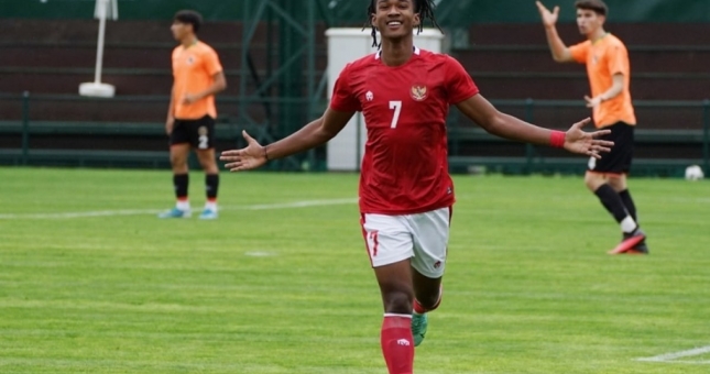 Ronaldo Indonesia gây sốt với bản 'CV khủng' khi đặt chân đến Việt Nam