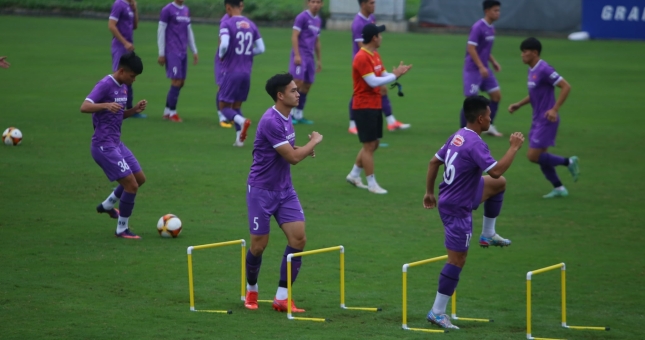 Chưa thi đấu SEA Games 31, U23 Việt Nam đã sánh ngang các đàn anh