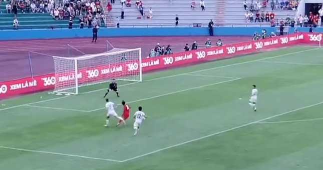 VIDEO: Ronaldo đi bóng 'cực dẻo' kiếm pen cho U23 Indonesia