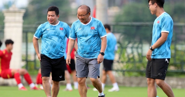 HLV Park có phản ứng đặc biệt khi gặp 'con mồi' ưa thích Malaysia