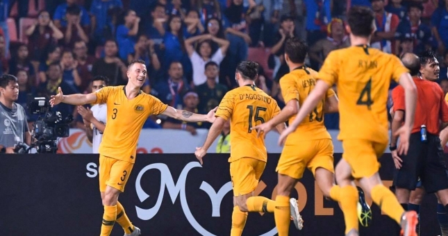 Thi đấu thiếu người, ông lớn Châu Á đánh rơi chiến thắng đầy đáng tiếc