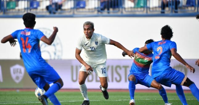 Thắng tưng bừng tại VL Asian Cup, ĐT Thái Lan nhận quà từ FIFA