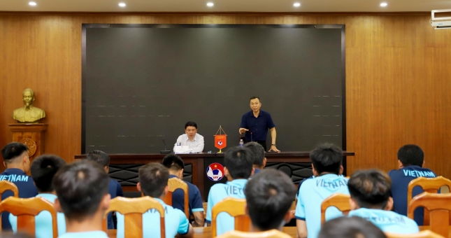 Lãnh đạo VFF gặp gỡ động viên và giao nhiệm vụ cho ĐT U16 Quốc gia