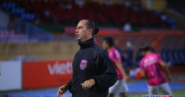 VIDEO: Lão tướng 41 tuổi trở lại sân chơi V-League sau 3 năm giải nghệ