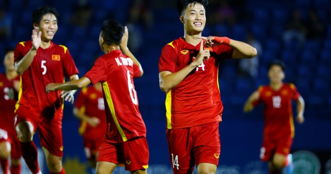 CĐV ĐNÁ đưa U19 Việt Nam 'lên mây xanh' sau chức vô địch U19 Quốc tế