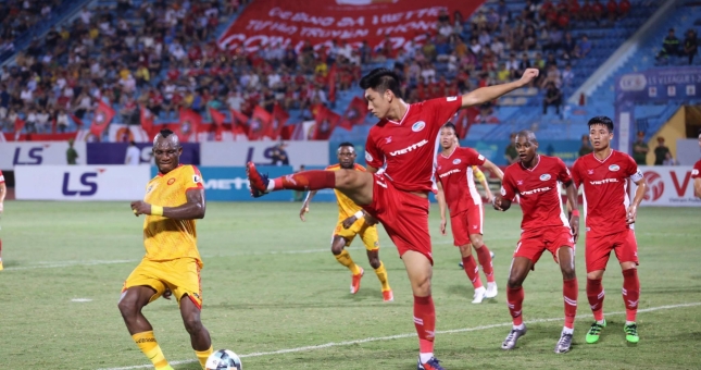 Viettel bị Thanh Hóa lội ngược dòng trong trận cầu 5 bàn thắng