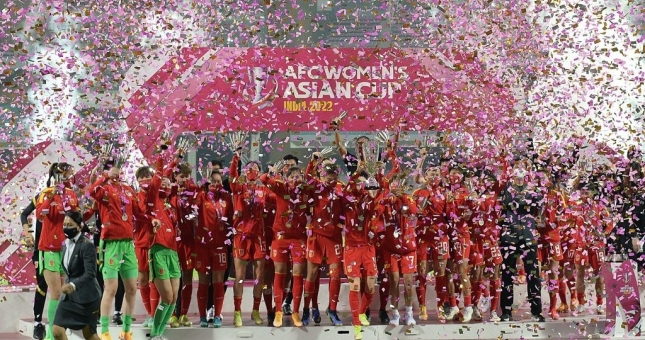 ĐT Trung Quốc bất ngờ 'mất ngủ' vì các đồng nghiệp nữ vô địch châu lục