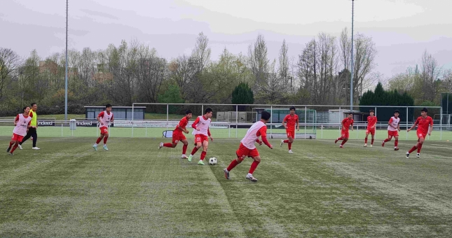 Tuyển U17 Việt Nam tập bài chống phản công, chuẩn bị đối đầu sao trẻ U16 Eintracht Frankfurt