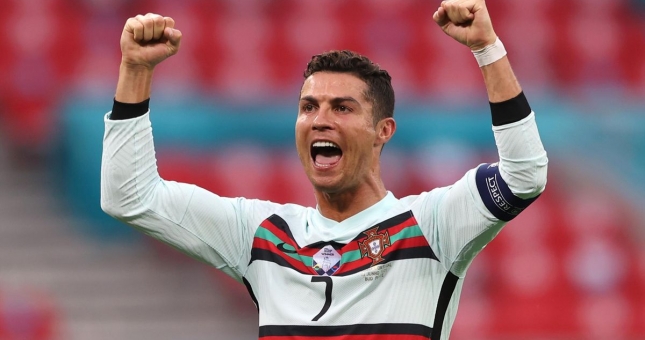 Bị Ronaldo làm 'bốc hơi' 4 tỷ đô, Coca-Cola lập tức đáp trả