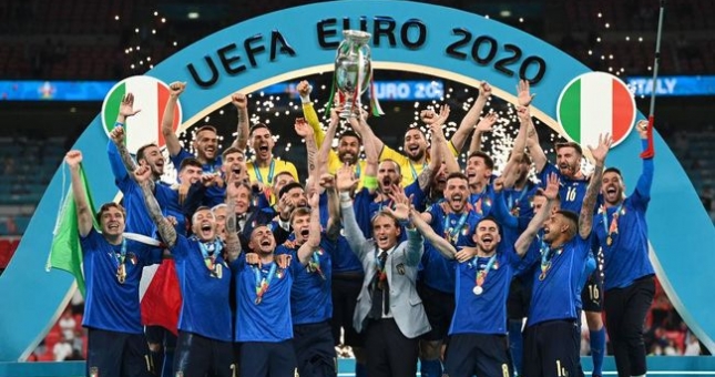 ĐHTB Euro 2021: Không có chỗ cho 'Vua phá lưới'