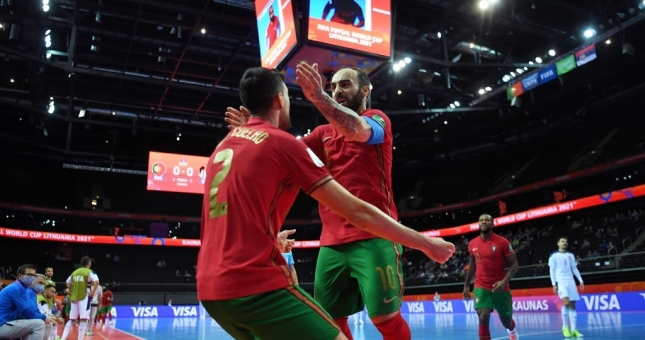 Bồ Đào Nha vất vả giành vé vào vòng tứ kết World Cup 2021