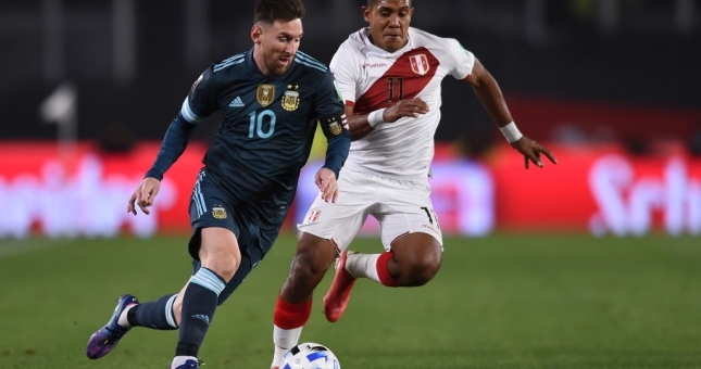 Messi im tiếng, Argentina thắng vất vả Peru trên sân nhà