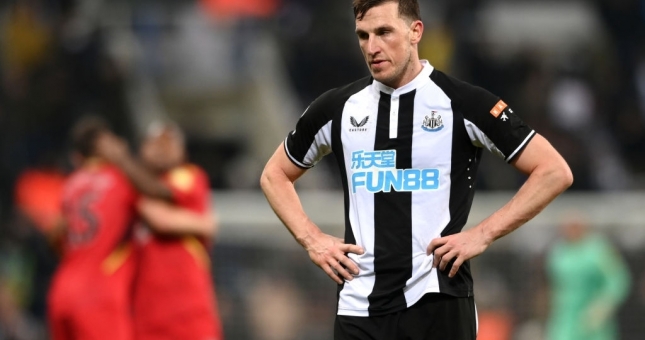 Thủng lưới ở những phút cuối, 'đại gia' Newcastle nối dài chuỗi trận thất vọng