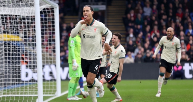 Van Dijk lập công, Liverpool giành chiến thắng quan trọng trước Palace