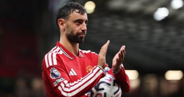 Giữa tâm bão ở MU, Bruno Fernandes nhận kết quả khó tin tại Quả bóng Vàng 2026