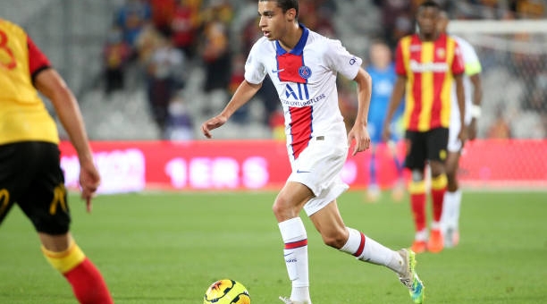 Chelsea tranh sao PSG với Barca