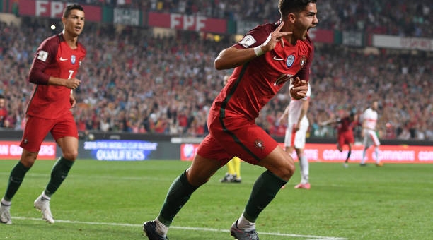 Tin chuyển nhượng MU 7/5: Chia tay ngôi sao chạy cánh, nhắm hậu bối Ronaldo