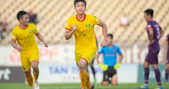 Phan Văn Đức 'mất tích' trong ngày SLNA thua HLHT