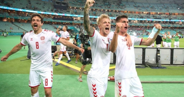 Video bàn thắng CH Séc 1-2 Đan Mạch: Chiến thắng cảm xúc