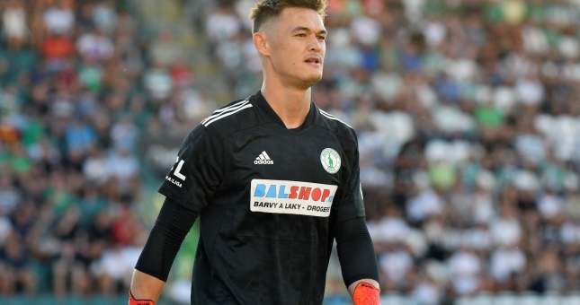 Thủ thành mang quốc tịch Việt Nam 'hóa người nhện' tỏa sáng ở châu Âu