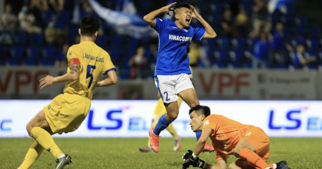 Một CLB Việt Nam có nguy cơ bị kiện lên FIFA