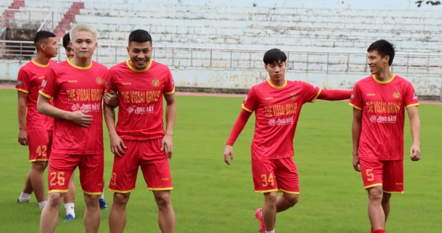 Nhận được 'viện trợ' từ bầu Đức, CLB hạng Nhất 'giúp' bóng đá Ninh Bình sống lại