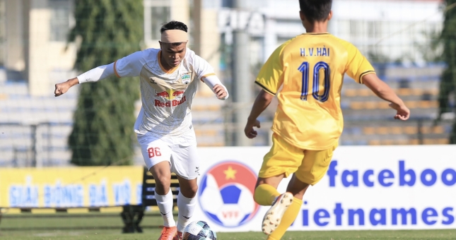 Sao U22 Việt Nam lập siêu phẩm, HAGL nhọc nhằn giữ lại 1 điểm