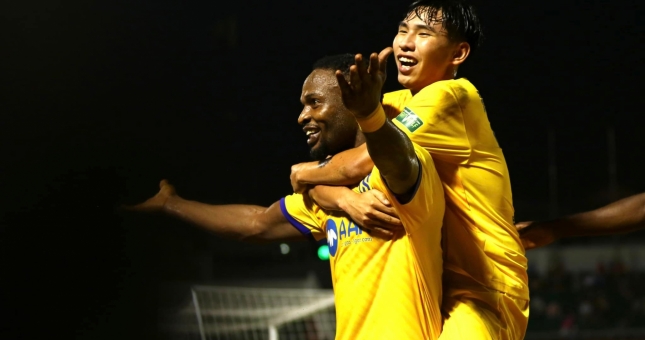 SLNA thi đấu nhạt nhòa trong ngày Phan Văn Đức báo tin ‘không vui’