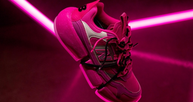 New Balance hợp tác cùng Jaden Smith ra mắt phiên bản Thinking Pink của mẫu Vision Racer