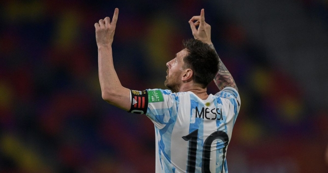 Messi cân bằng kỉ lục ‘khủng’ trong màu áo ĐT Argentina