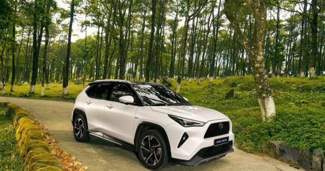 Toyota Việt Nam giảm giá niêm yết cho loạt xe hybrid, có mẫu hạ tới 200 triệu đồng