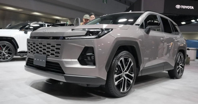 Toyota RAV4 2026 'rục rịch' ra mắt Đông Nam Á: Có 2 phiên bản hybrid, dùng hệ dẫn động AWD