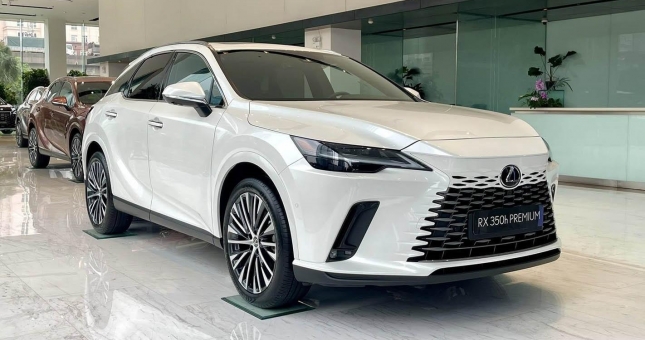 Lexus Việt Nam điều chỉnh giá bán cho loạt xe hybrid, có mẫu giảm đến 330 triệu đồng
