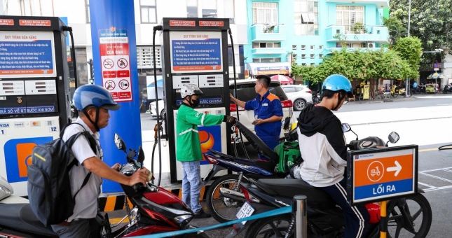 Giá xăng dầu có thể được cập nhật sớm hơn thay vì chờ kỳ điều hành