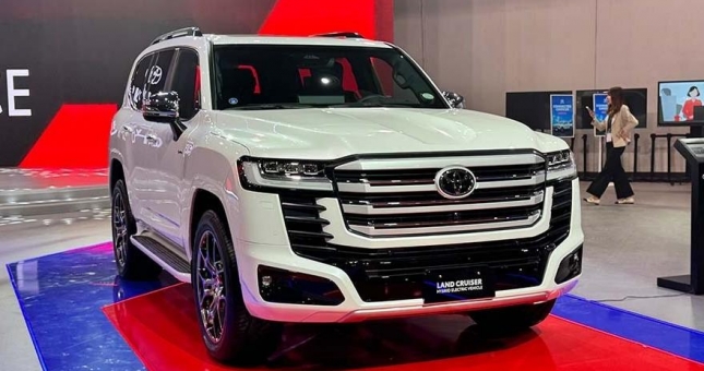 Toyota Land Cruiser Hybrid cập bến Đông Nam Á, chờ ngày về Việt Nam