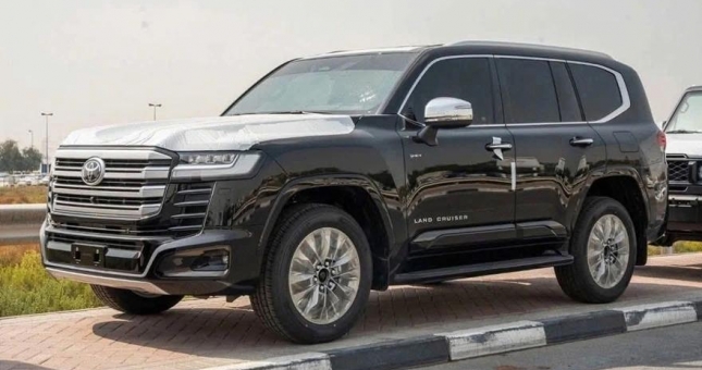 Toyota Land Cruiser LC300 hybrid lộ dán nhãn năng lượng, ngày ra mắt Việt Nam đang đến gần?