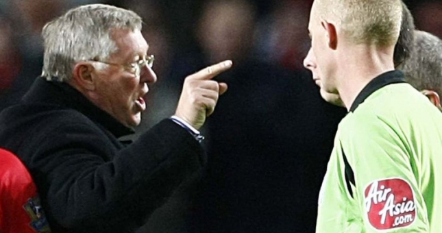 Không phải Sir Alex, Mike Dean chỉ ra HLV khiến các trọng tài NHA khiếp sợ nhất