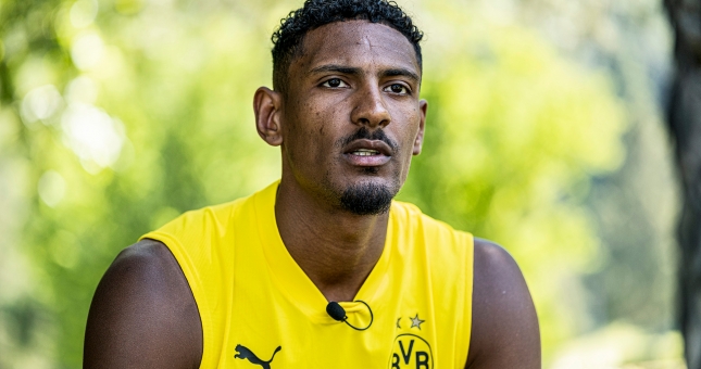 Bàng hoàng tân binh đắt giá của Dortmund mắc ung thư