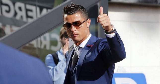 Chuyển nhượng MU 3/8: Ronaldo có bến đỗ châu Á, chiêu mộ 'cầu thủ-HLV'