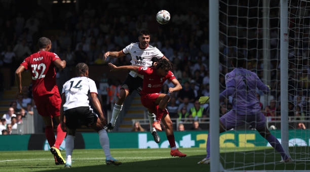 Highlights Fulham vs Liverpool: Siêu sao tỏa sáng, rượt đuổi tỉ số, kết quả cay đắng