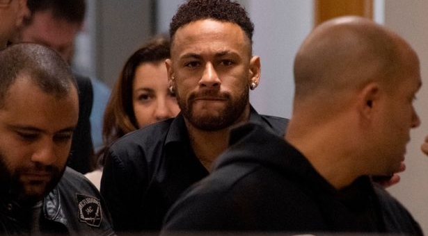 Mâu thuẫn với Mbappe, Neymar có động thái lạ vụ gia nhập 'đại gia' nước Anh