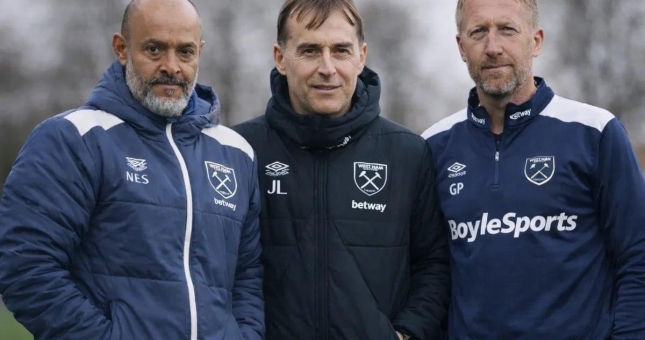 Đội bóng Ngoại hạng Anh trả lương cho 3 HLV cùng một thời điểm