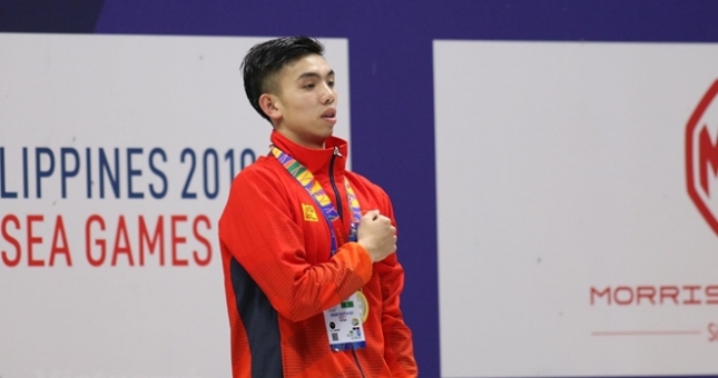 Ngôi sao bơi lội Việt Nam thay thế Võ Thành An cầm cờ tại lễ khai mạc SEA Games 31