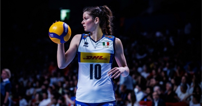 Những 'bóng hồng' xinh đẹp nổi bật tại giải bóng chuyền VNL 2022