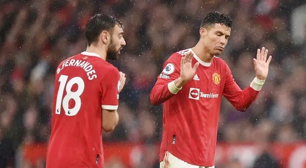 Gary Neville: “Vì Ronaldo mà Bruno mới sa sút”