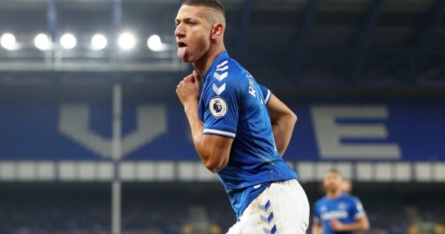 Gã “trai hư” Brazil bối rối vì được quá nhiều đại gia NHA săn đón