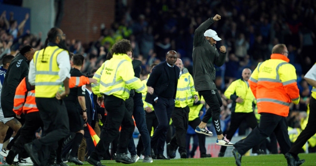 “Sút” vào CĐV Everton, Vieira đối mặt với án phạt nặng