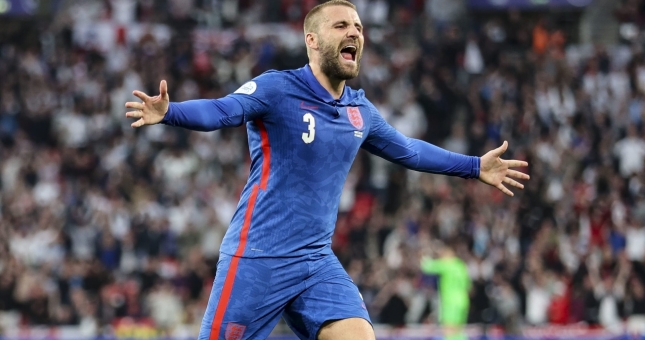Luke Shaw so sánh giữa ĐT Anh và Man Utd